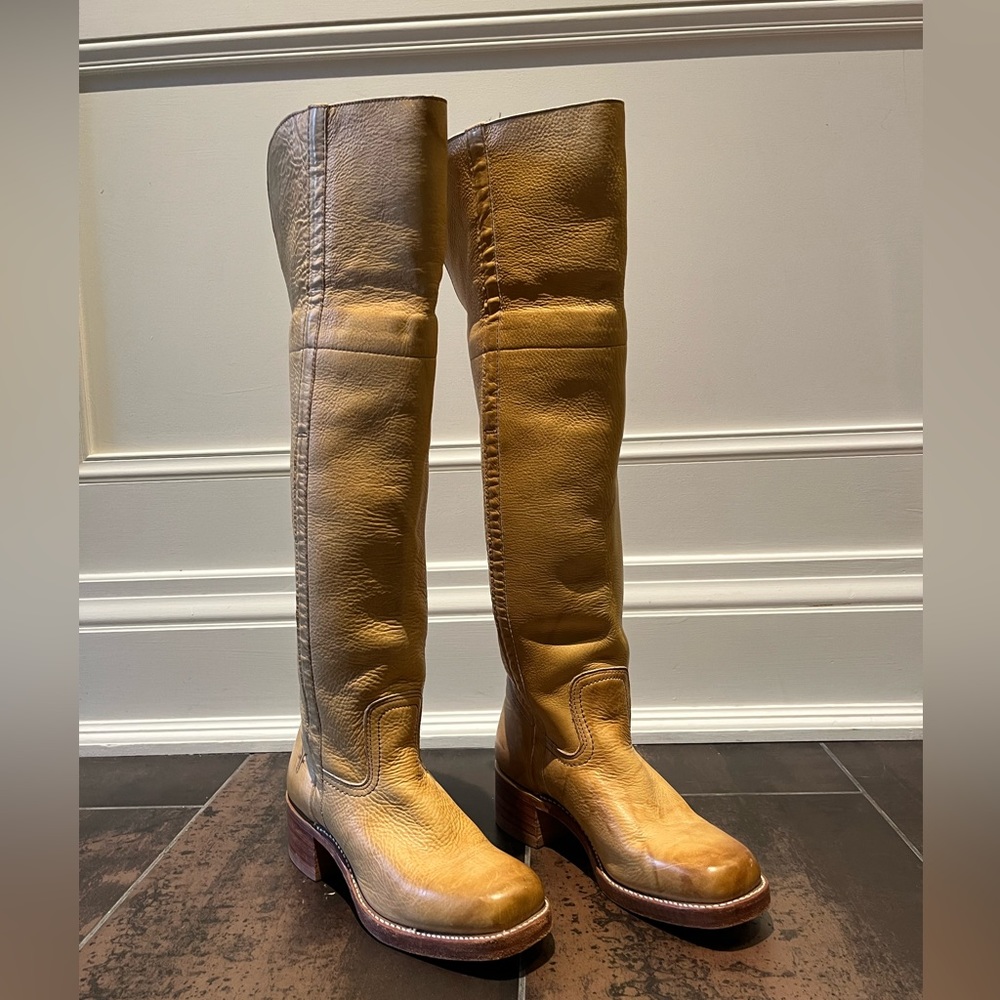 Beautiful beige Frye boots, size 7 1/2